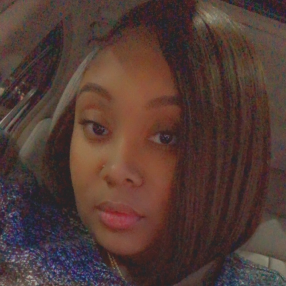 Meet your Posher, Alexis